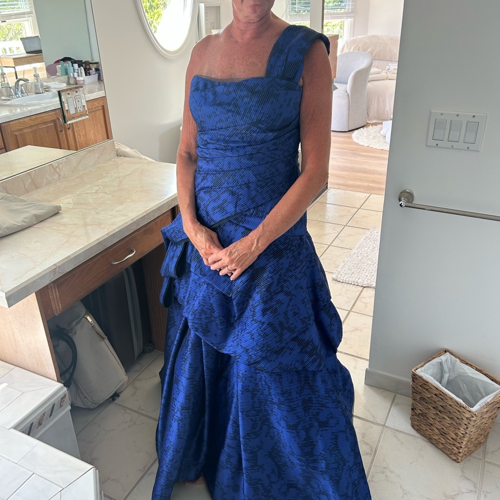 Monique Lhuillier Royal Blue One-Shoulder Evening Gown